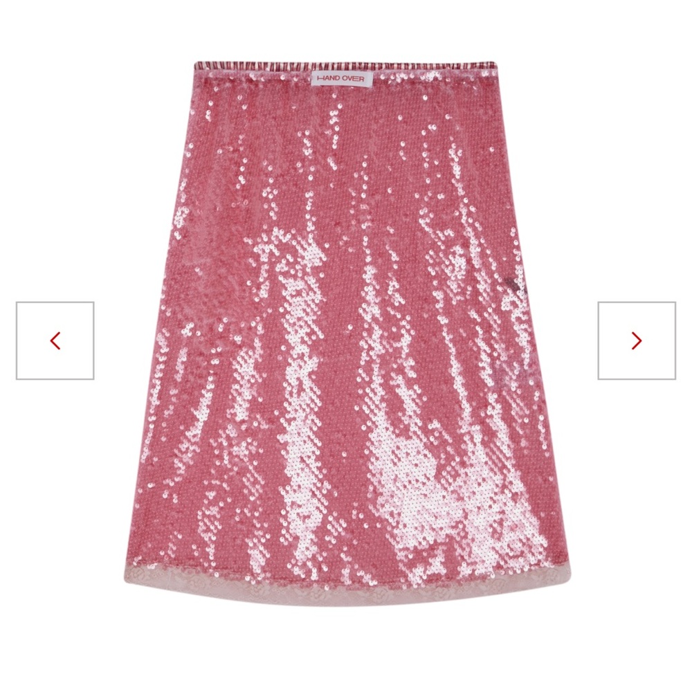 Camilo's Skirt Handover